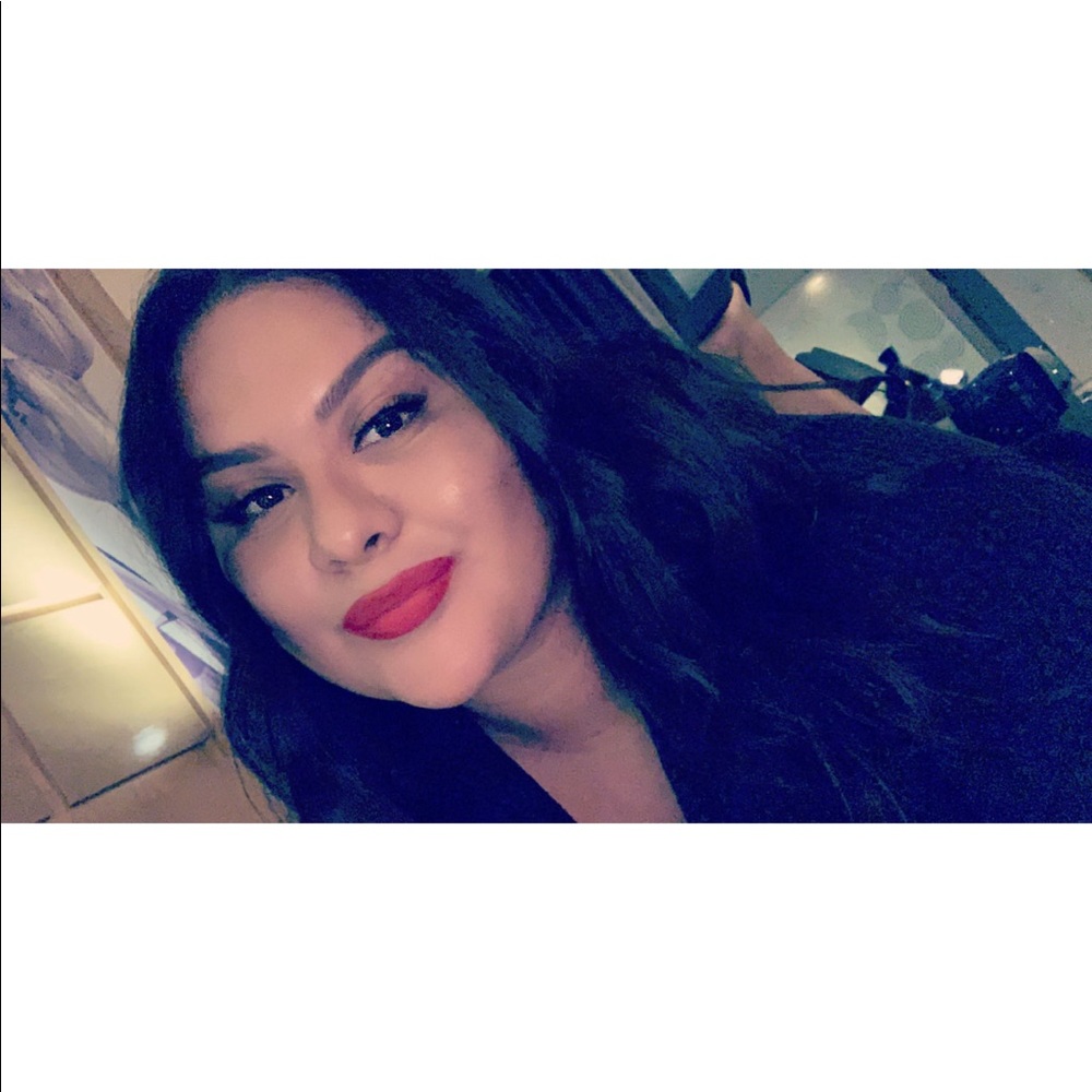 Hi welcome to my closet 💁🏻‍♀️